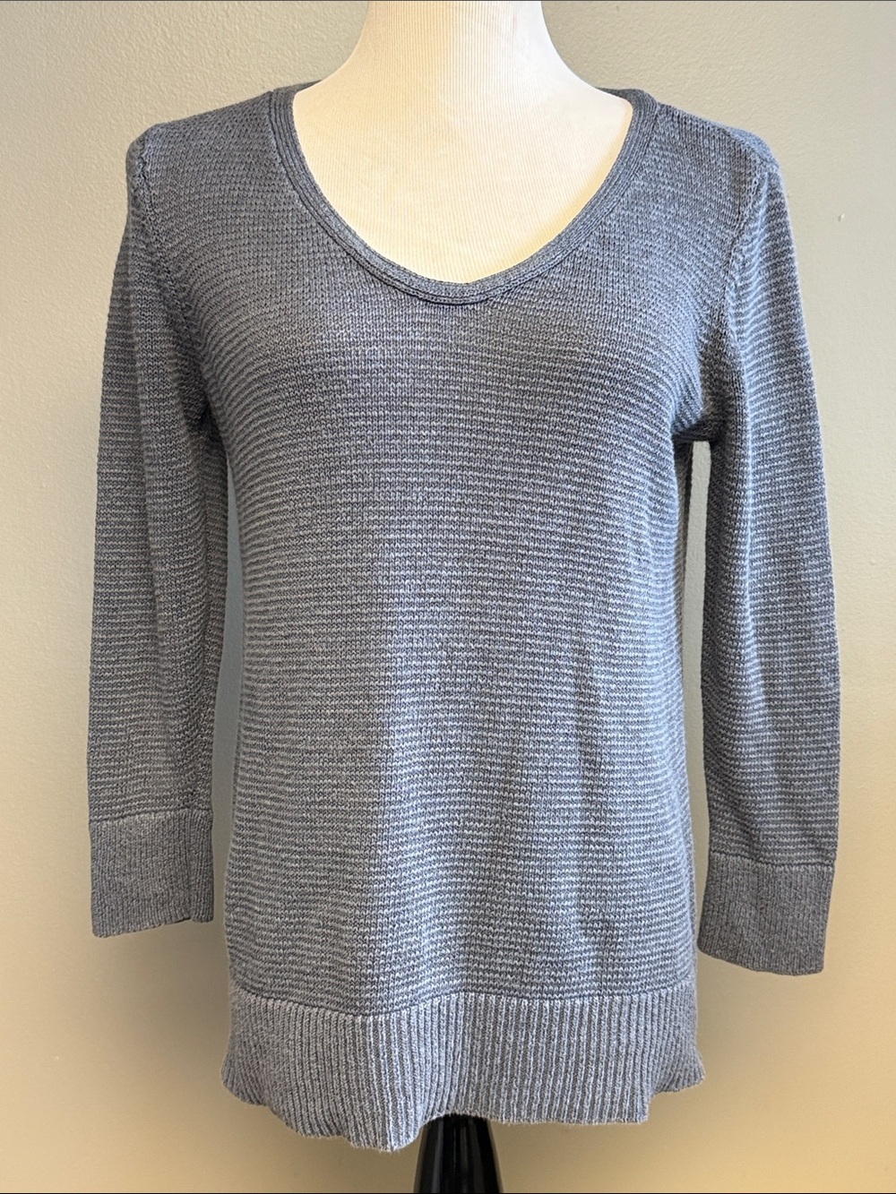 LOFT Light Gray Textured Knit Sweater Women's Medium 3/4 Sleeve Scoop Neck